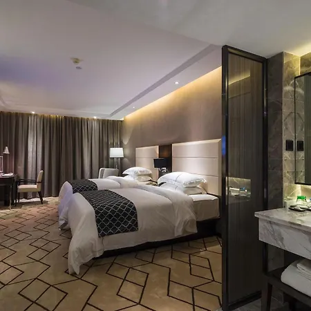 Kayaroyalhotel - In The Heart Of - Only A Five Minute Walk From The Grand Bazaar & Tram Station - Complimentary Coffees And Tea Served Around The Clock At The Rooftop Restaurant